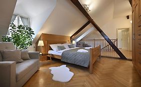 White Swan Boutique Apartments